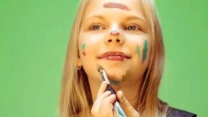 Makyaj yaşı 7–8'e düştü... Dijital içerikler çocukları etkiliyor