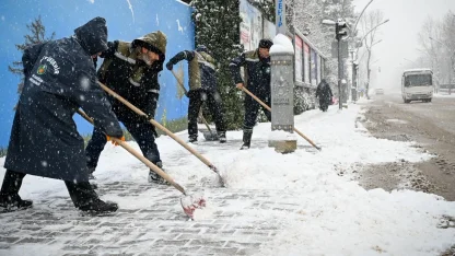 Malatya'da Büyükşehir ekipleri karla mücadelede 7/24 sahada
