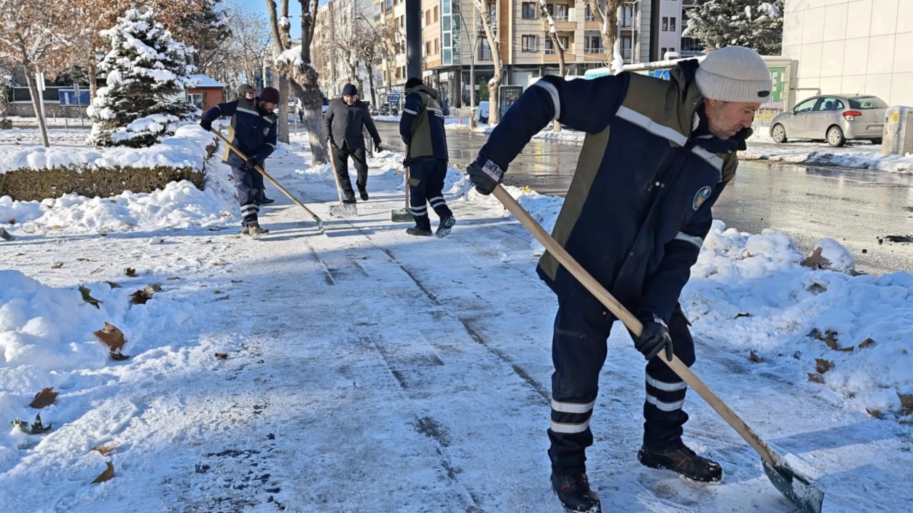 Malatya’da Büyükşehir, karla mücadeleyi sürdürüyor