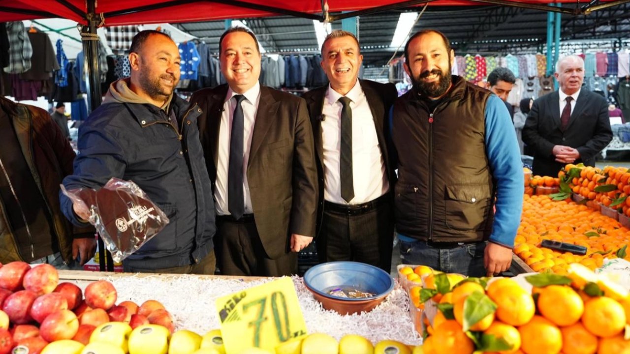 Manisa'da Başkan Dutlulu Perşembe Pazarı’nda esnafla buluştu