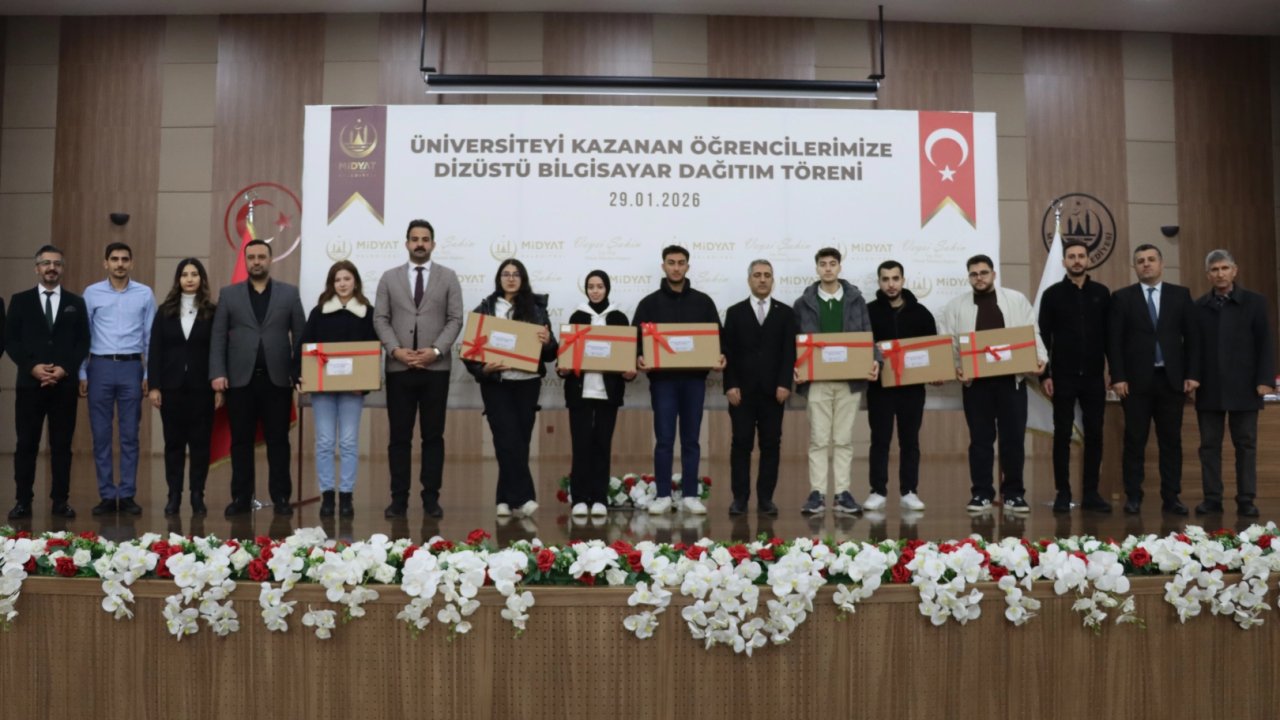 Midyat’ta üniversitelilere 252 dizüstü bilgisayar desteği