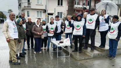 Mudanya'da emeklilerden 'seyyanen zam hemen' eylemi