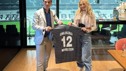 Nevide Çiçek’e Anlamlı Hediye! Özgür Subaşı’ndan İstanbul Gençlergücü forması