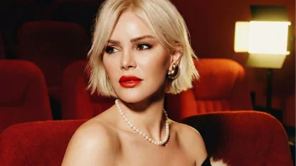 Ömür Gedik’ten sinemadan ilham alan yeni şarkı “Yan Yana”