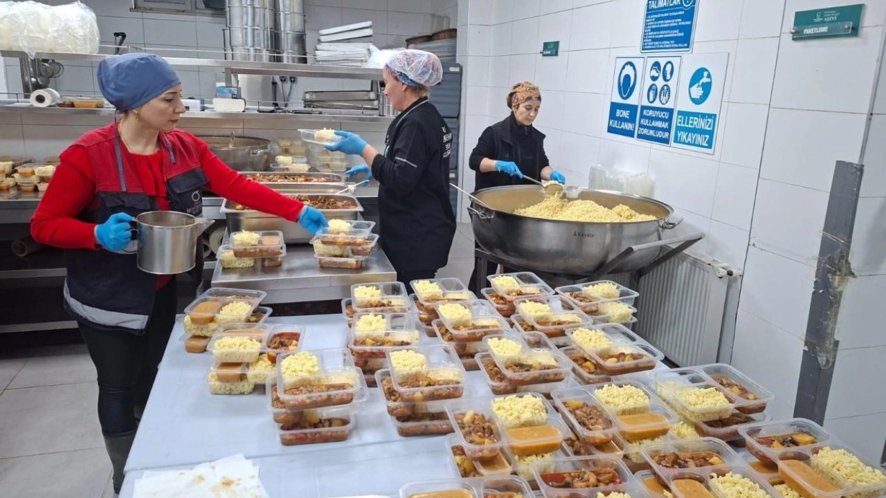 Ordu aşevi her gün 1000 vatandaşa sıcak yemek ulaştırıyor