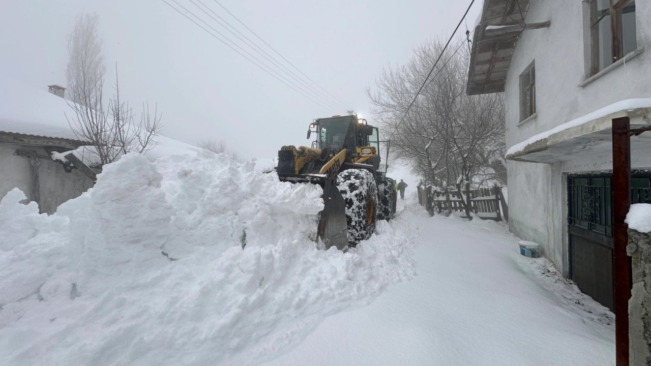 Sakarya'da 100 kişilik timle karla mücadelede son durum