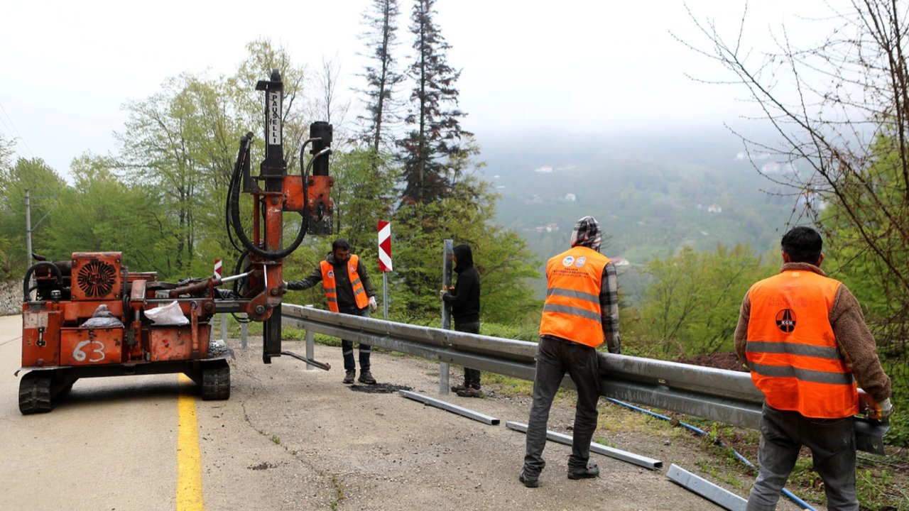 Sakarya'nın 10 mahallesine güvenli sürüş için çelik bariyer
