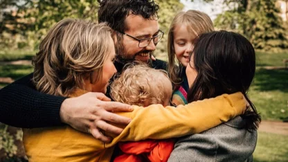 Sarılma, yalnız hissetmeyi azaltır!