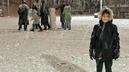 Seydişehir’de Beklenen Kar Geceyi şölene dönüştürdü.