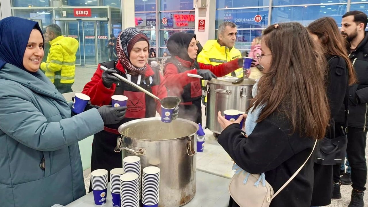 Sivas’ta son 20 yılın en yoğun karında belediye 7/24 görevde