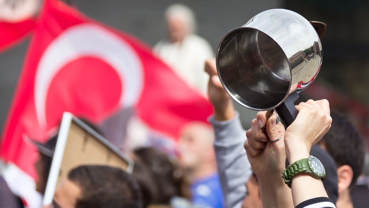 TBMM kararına karşı ülke genelinde eylem... DEV EMEKLİ-SEN emekli hakları için nöbette