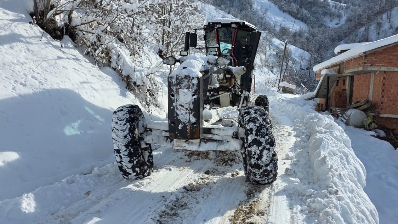 Trabzon’da karla mücadele aralıksız sürüyor