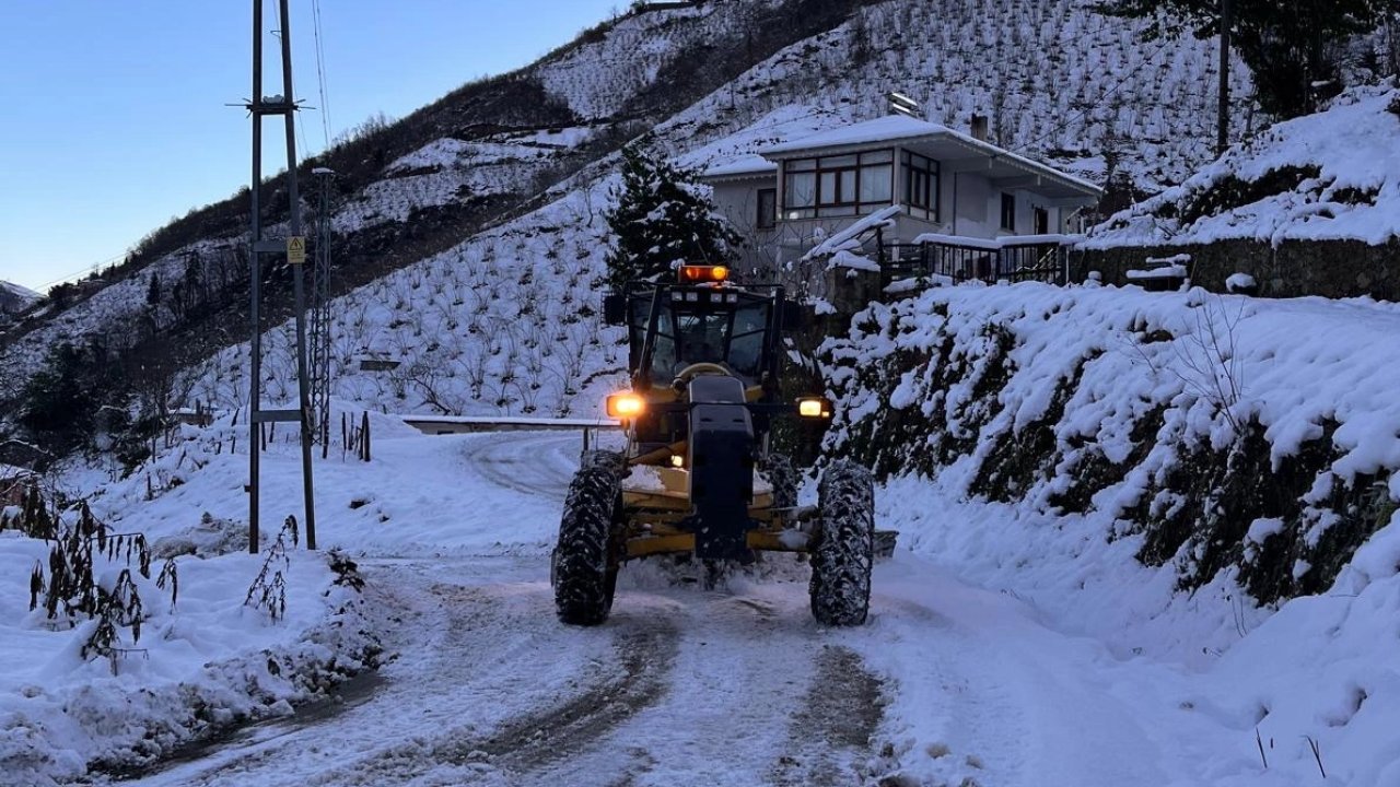 Trabzon'da yoğun kar mesaisi! Tüm yollar açıldı