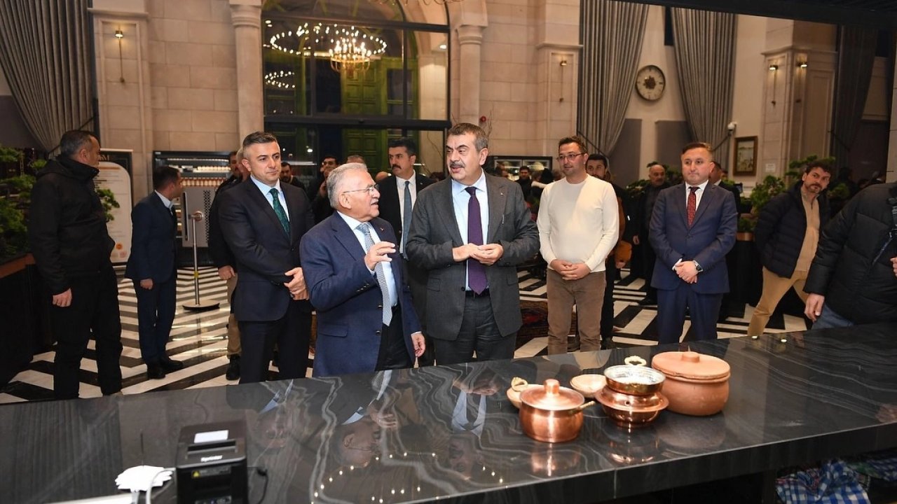 Yusuf Tekin'den Mutfak Sanatları Merkezi'ne övgü