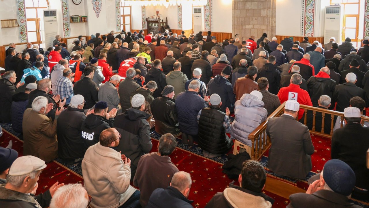 6 Şubat hayatlarını kaybedenler için Artvin’de mevlit okutuldu