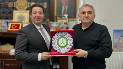 AÇÜ Rektörü Prof. Dr. Aydın'dan Kars Gençlik Spor'a ziyaret