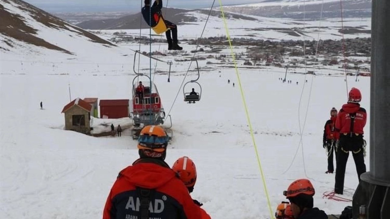 AFAD'dan Van’da çığda tatbikat nefes kesti