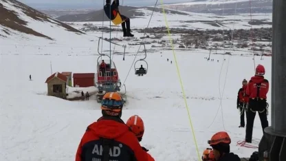 AFAD'dan Van’da çığda tatbikat nefes kesti