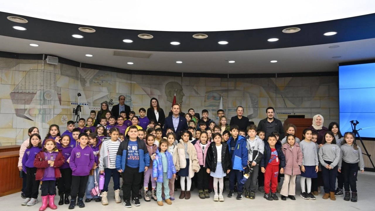 Ahmet Akın'a öğrencilerden ziyaret