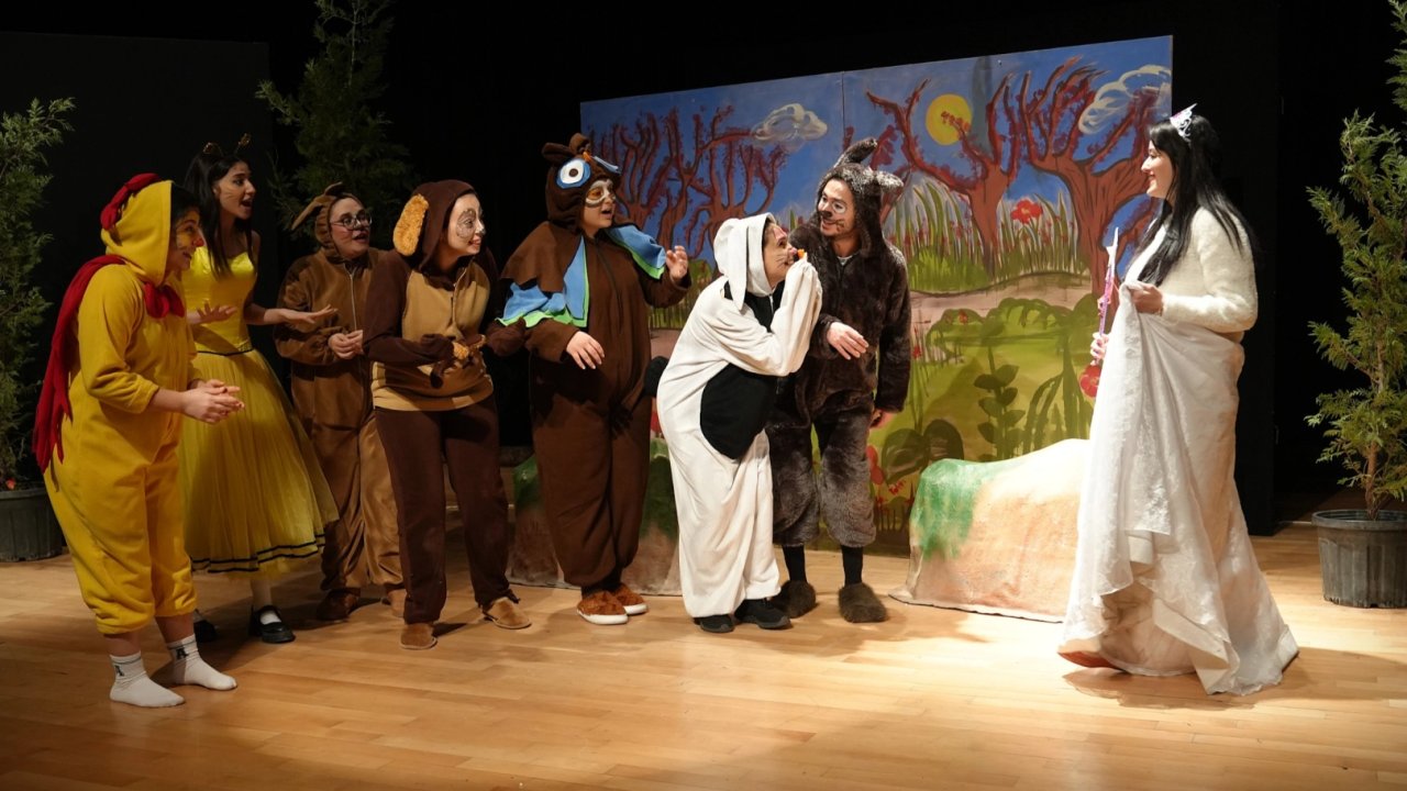 Ankara Keçiören'de 'Masal Dünyası' minik izleyicilerle buluştu