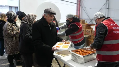 Ankara Keçiören’de Ramazan sofraları binlerce kişiyi buluşturuyor