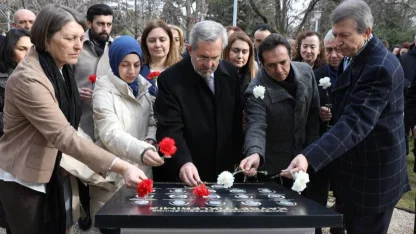 Ankara Üniversitesi depremde kaybedilen öğrencilerini andı