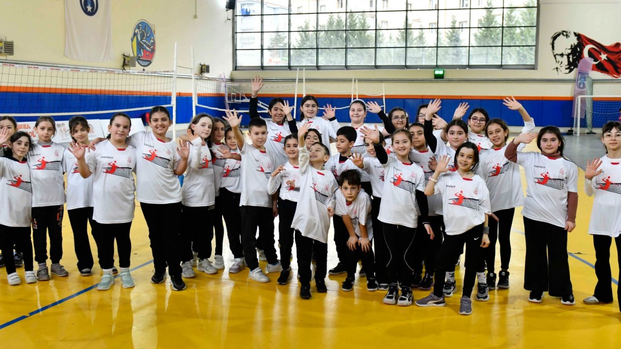 Ankara’da çocuklara 'Fabrika Voleybol' projesi