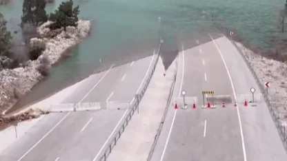 Antalya–Konya yoluna taşkın engeli! Geçici olarak trafiğe kapatıldı!