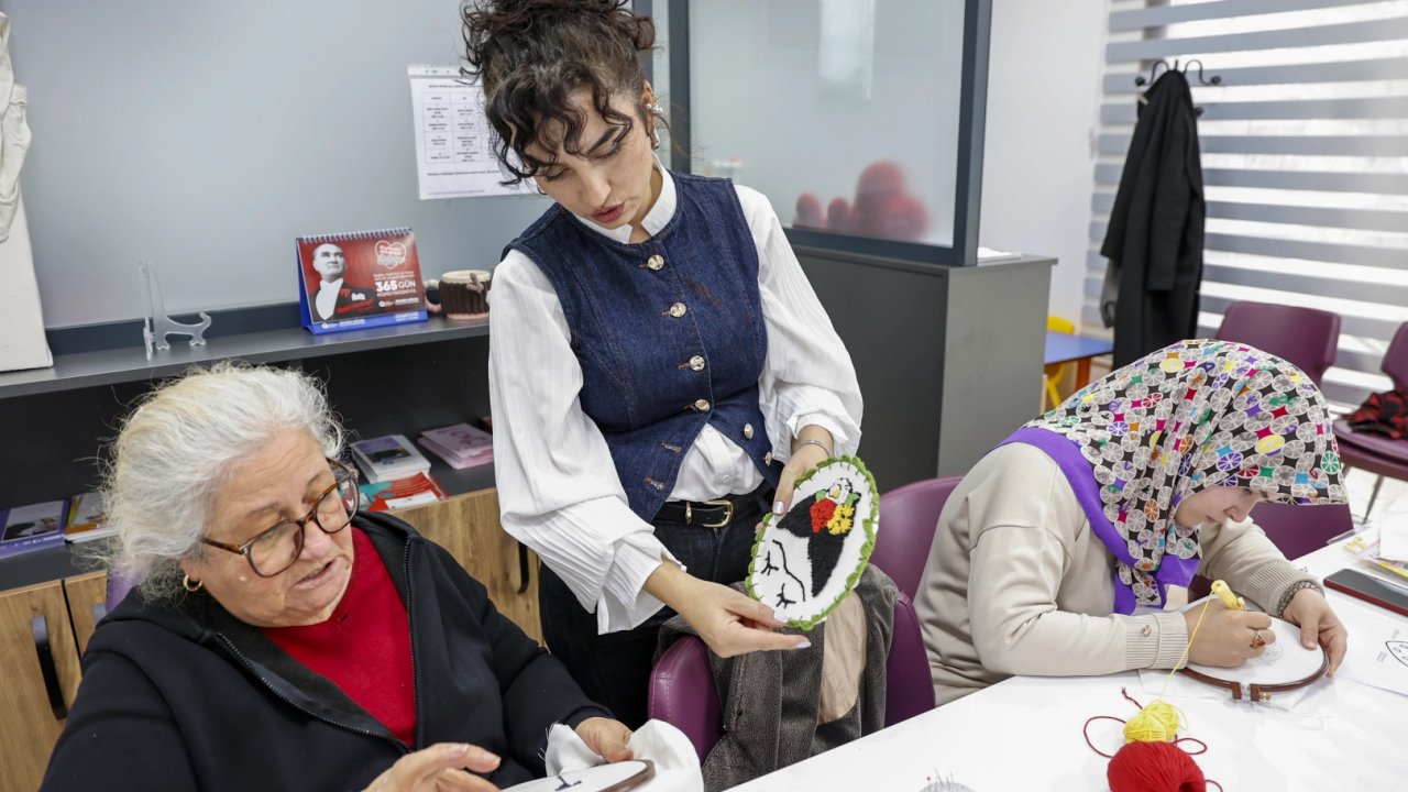 Antalya’da kadınlar el sanatlarını yaşatıyor