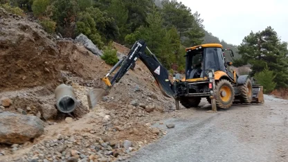 Antalya’da kış mesaisi! Alanya kırsalında yol güvenliği