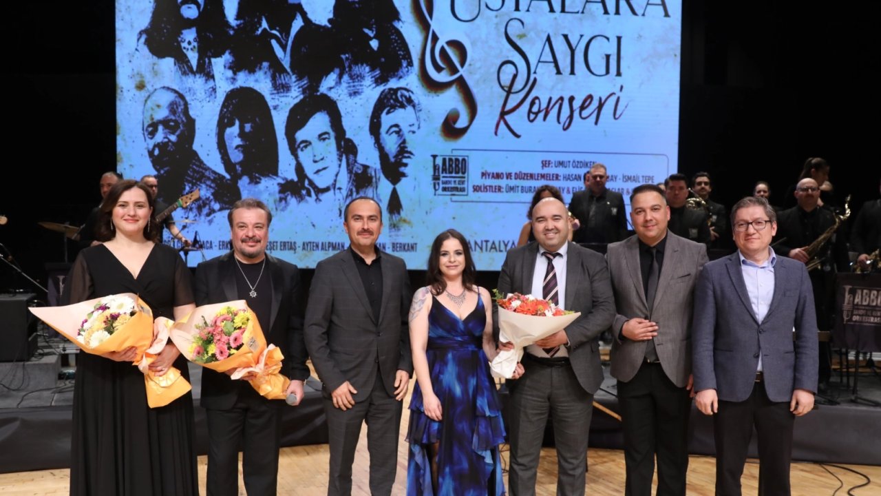 Antalya'da Türk müziğinin ustalarına saygı konseri