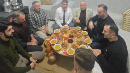Artvin'de AK Parti İl Başkanı Aydemir, bir vatandaşın evinde iftar yaptı