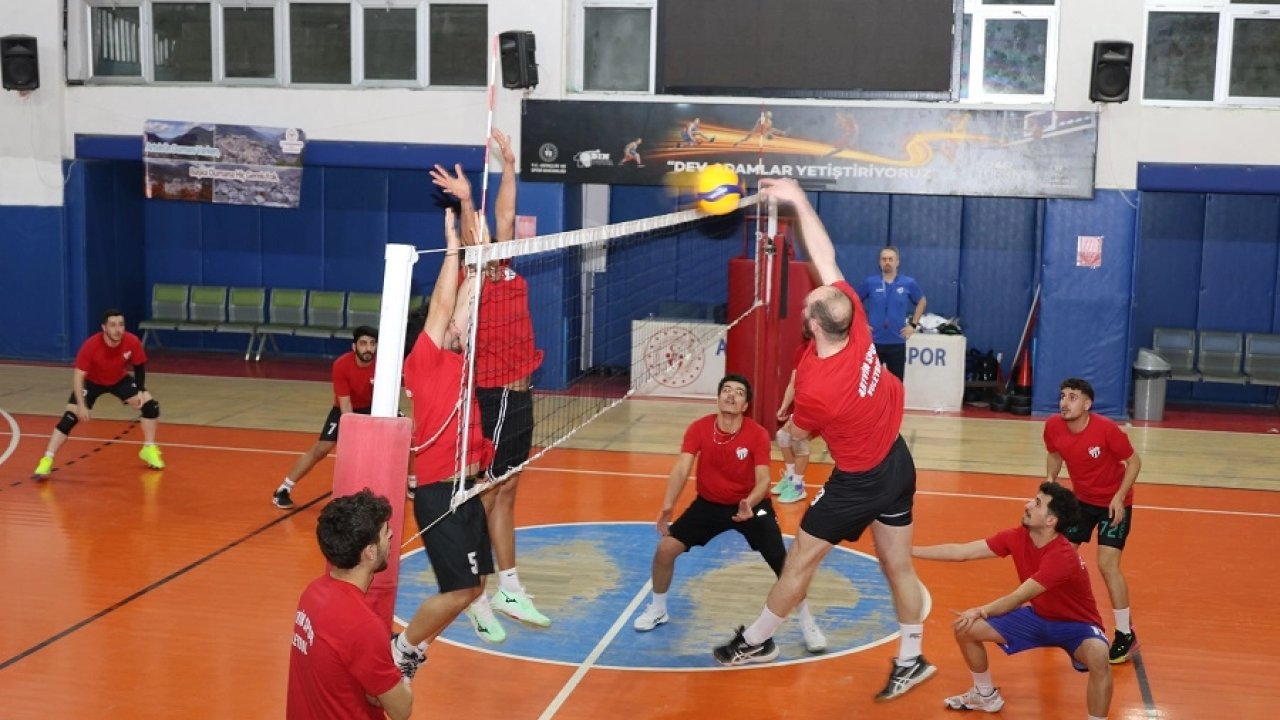 Artvinspor, kadın ve erkek bölgesel voleybol ligine hazırlanıyor