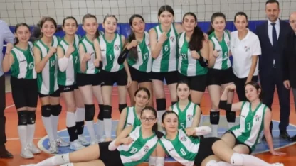 Artvinspor kadın voleybol takımı turnuvaya galibiyetle başladı