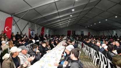 Balıkesir Büyükşehir, ilk iftarını vatandaşlarıyla gerçekleştirdi