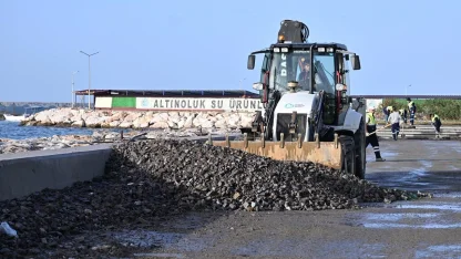 Balıkesir Büyükşehir’den Körfez’de tam kadro müdahale