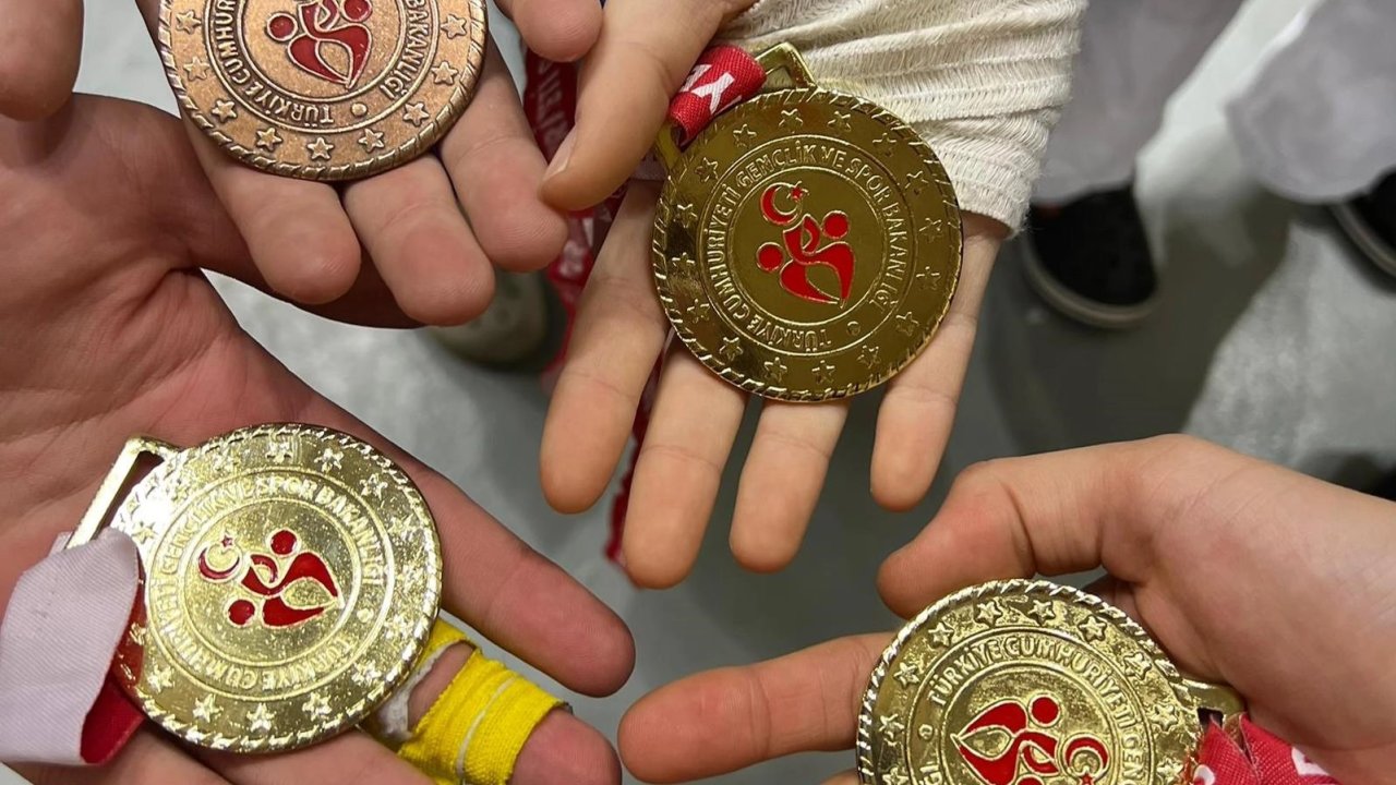 Balıkesir Büyükşehir’in sporcuları madalyaları topladı