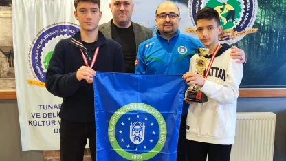 Bursa Büyükşehir Belediyesporlu satranççılar yine kürsüde