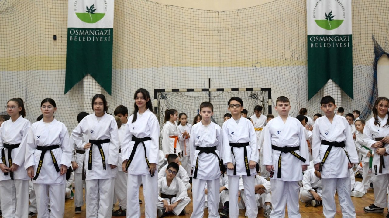 Bursa Osmangazi’de 300 karateci kuşak sevinci yaşadı