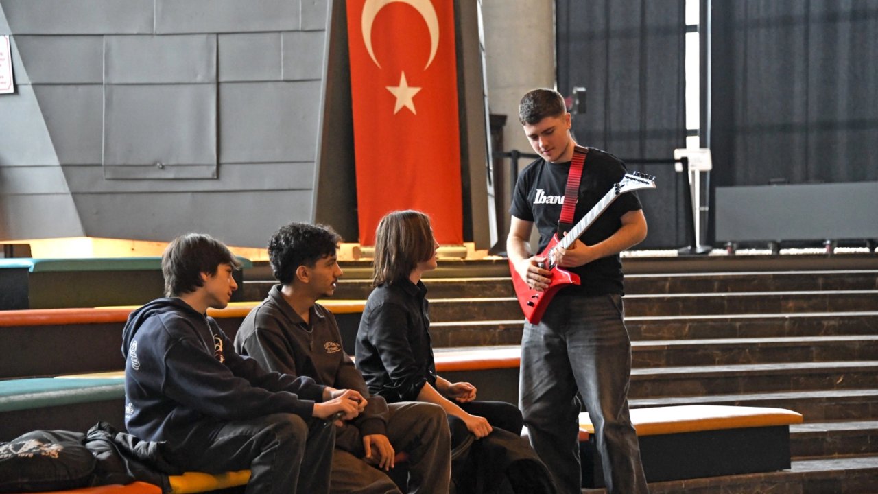 Bursa Osmangazi’de genç yeteneklere müzik desteği