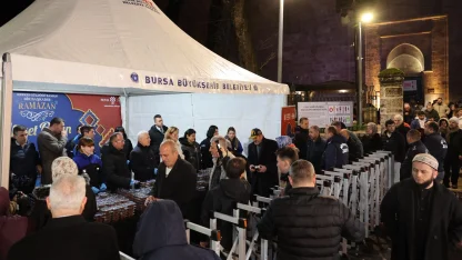 Bursa Ulu Cami'de Ramazan'a tatlı başlangıç