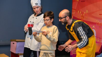 Bursa’da çocuklar “Kayıp Şapka Macerası” ile kahkahaya doydu