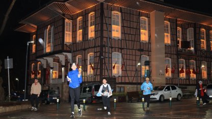 Bursa'da gece atmosferinde oryantiring