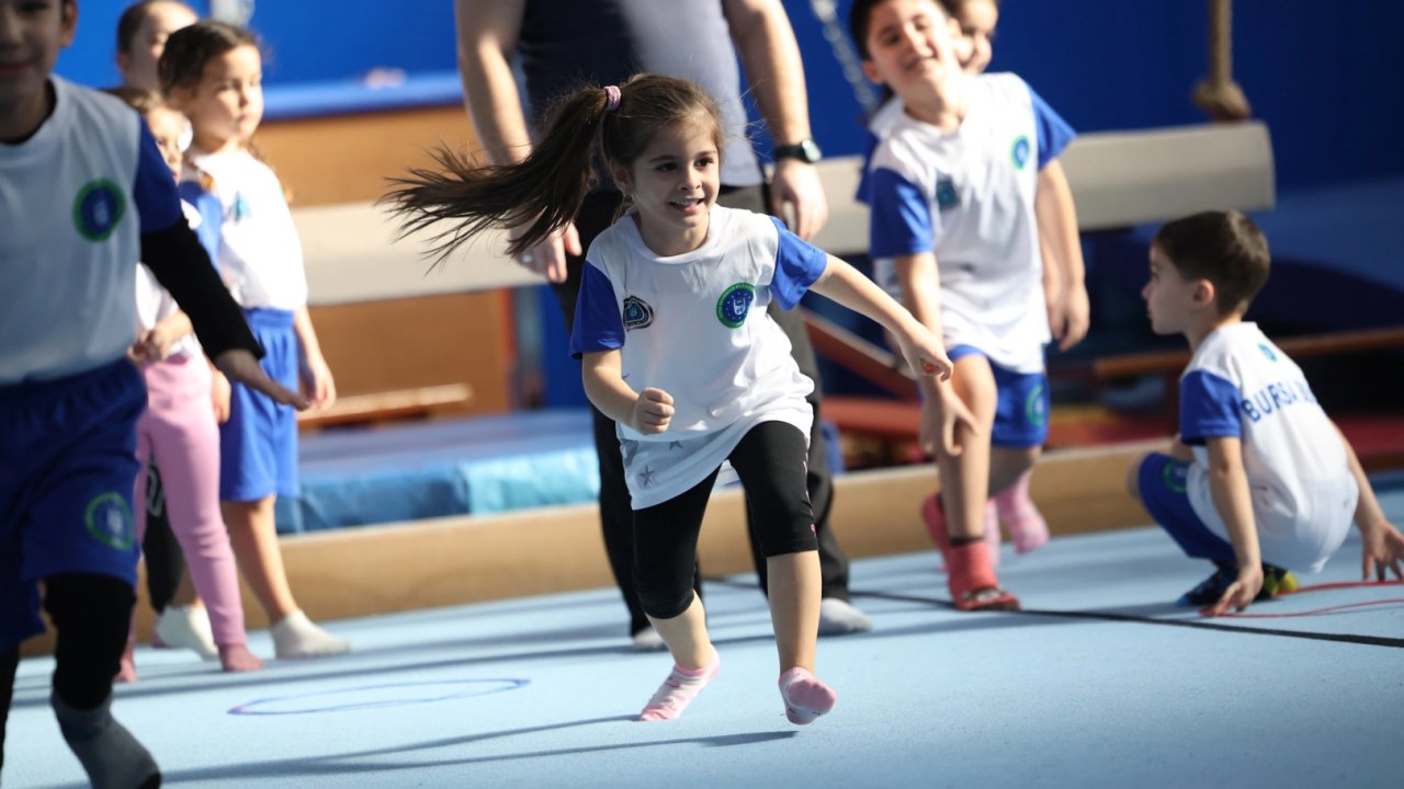 Bursa'da Kış Spor Okulları'nda eğlence ve spor bir arada