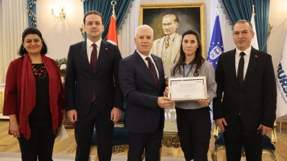 Bursa'da örnek görevliye Başkan Bozbey'den teşekkür