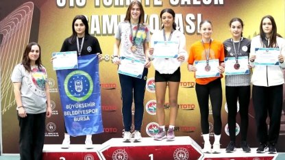 Bursalı atletler Türkiye Şampiyonası’nı 5 madalyayla tamamladı
