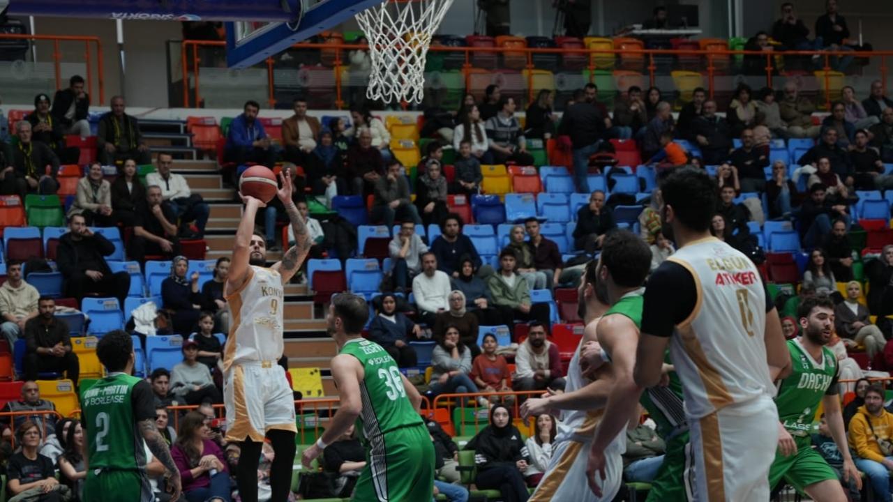 Büyükşehir evinde rahat kazandı 84-55