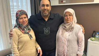 Çanakkaleli iki kız kardeş kanseri aynı gün Bursa'da yendi