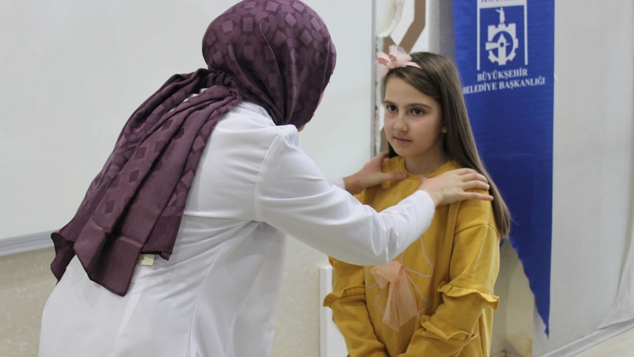 Çocuklarda skolyoz belirtilerine dikkat