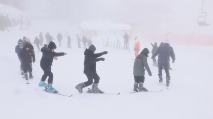 Çocukların Uludağ’da kar keyfi